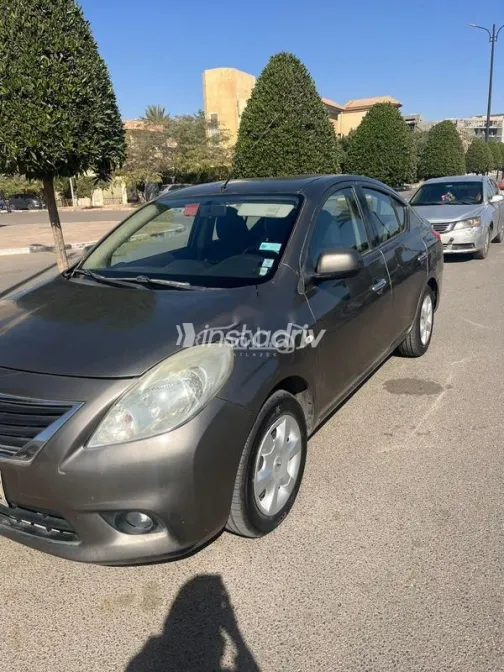 نيسان صنى 2014 برونزي مستعملة للبيع - 2