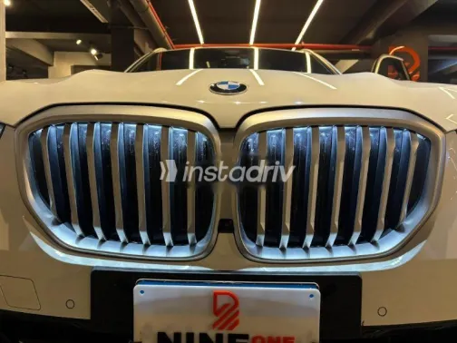 بي ام دبليو X5 2025 أبيض مستعملة للبيع - 2