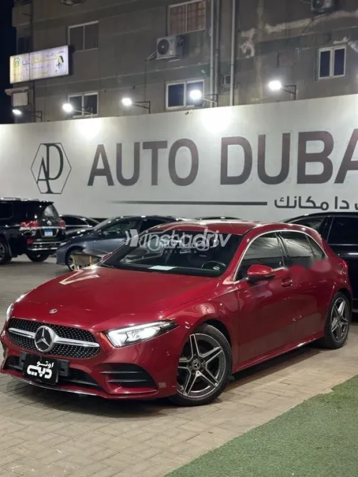 مرسيدس A 180 2022 أحمر مستعملة للبيع - 1