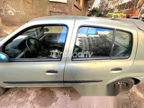 رينو كليو 2002 فضي مستعملة للبيع - 2