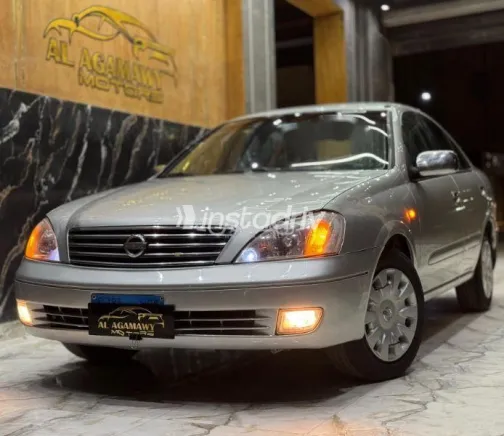 نيسان صنى 2010 فضي مستعملة للبيع - 1