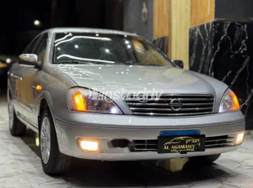 نيسان صنى 2010 فضي مستعملة للبيع - 2