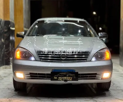 نيسان صنى 2010 فضي مستعملة للبيع - 3