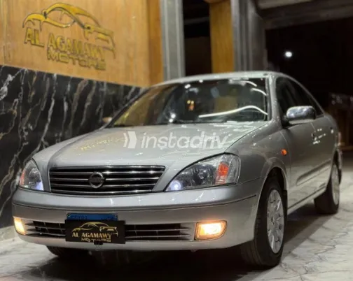 نيسان صنى 2010 فضي مستعملة للبيع - 4