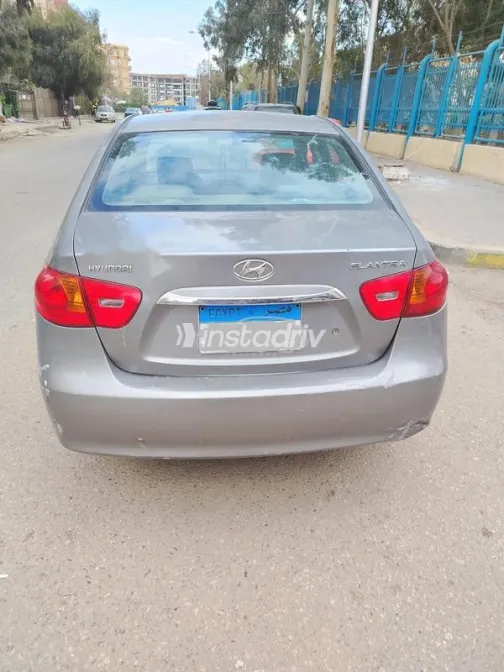 هيونداي إلنترا اتش دى 2011 رمادي مستعملة للبيع - 3