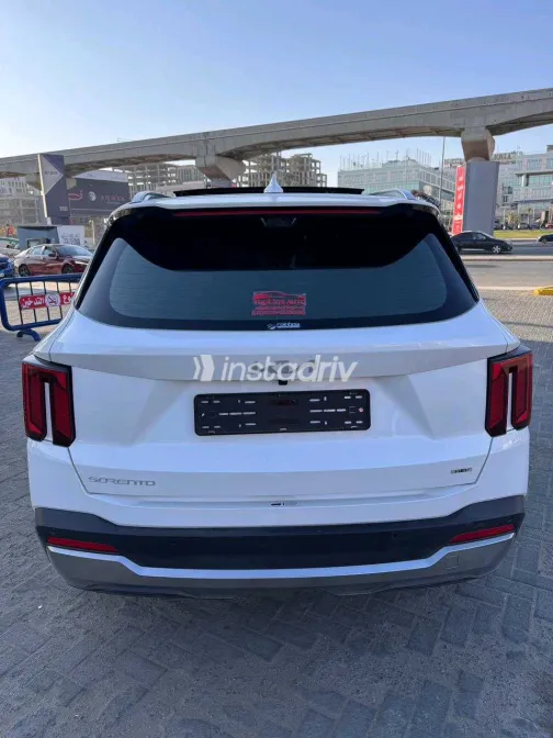 كيا سورينتو 2024 أبيض مستعملة للبيع - 4