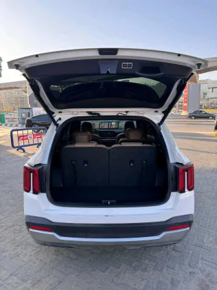 كيا سورينتو 2024 أبيض مستعملة للبيع