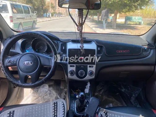 كيا سيراتو 2013 أبيض مستعملة للبيع - 2