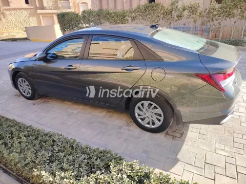 هيونداي إلنترا سى ان 7 2022 أبيض مستعملة للبيع - 3