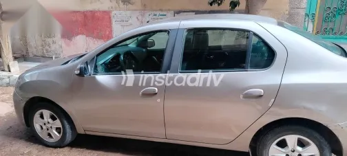 رينو لوجان 2015 ذهبي مستعملة للبيع - 5