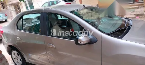 رينو لوجان 2015 ذهبي مستعملة للبيع - 7