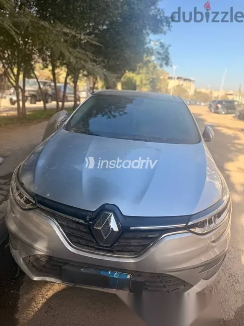 رينو ميجان 2022 فضي مستعملة للبيع - 2