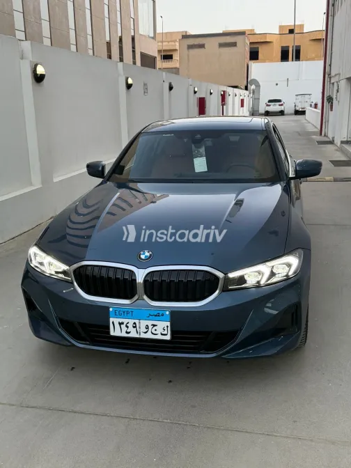 بي ام دبليو 320 2025 أبيض مستعملة للبيع - 2