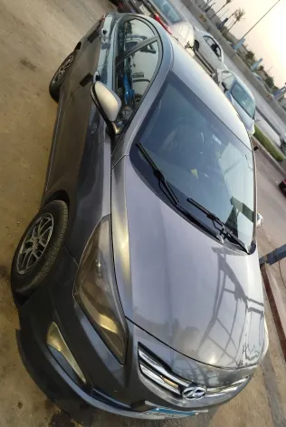 هيونداي سولاريس 2017 أبيض مستعملة للبيع