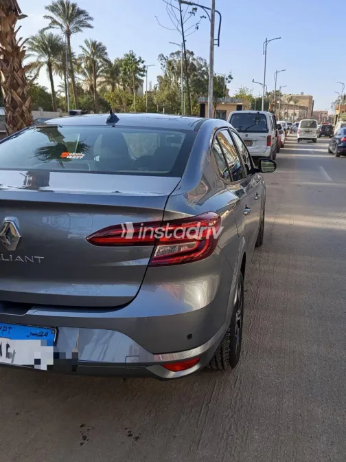 رينو تاليانت 2025 أبيض مستعملة للبيع - 1