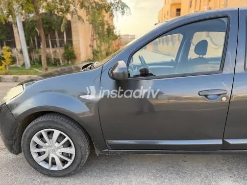 رينو سانديرو 2013 رمادي مستعملة للبيع - 4