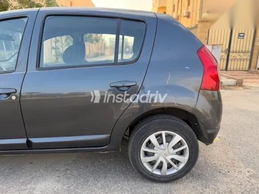 رينو سانديرو 2013 رمادي مستعملة للبيع - 8