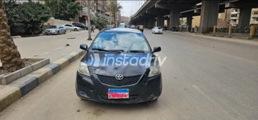 تويوتا ياريس 2009 رمادي غامق مستعملة للبيع - 1