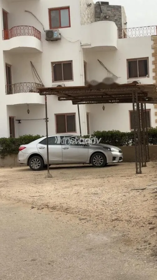 تويوتا كورولا 2014 فضي مستعملة للبيع - 2