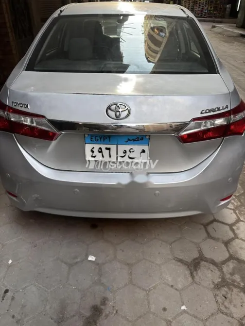 تويوتا كورولا 2014 فضي مستعملة للبيع - 5