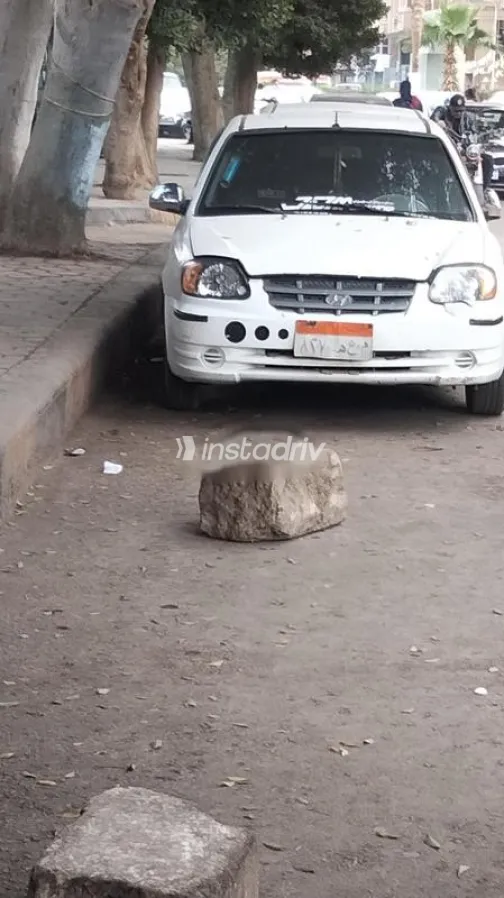 هيونداي فيرنا 2010 أبيض مستعملة للبيع - 1