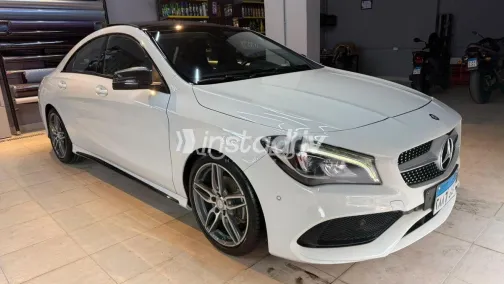 مرسيدس GLA 200 2018 أبيض مستعملة للبيع - 1