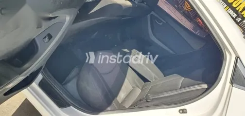 هيونداي إلنترا 2016 أبيض مستعملة للبيع - 4