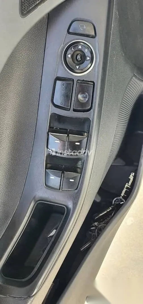 هيونداي إلنترا 2016 أبيض مستعملة للبيع - 8