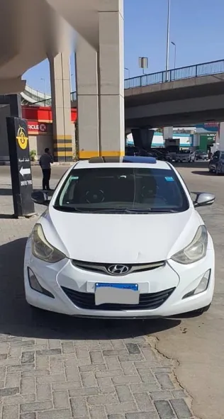 هيونداي إلنترا 2016 أبيض مستعملة للبيع
