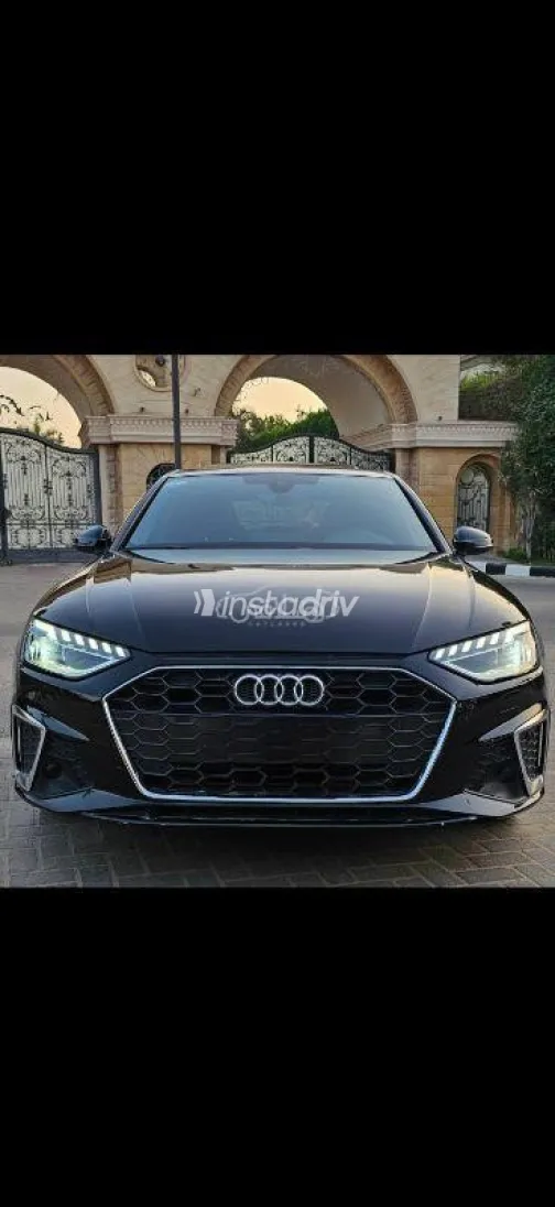 اودي A4 2023 أسود مستعملة للبيع - 1
