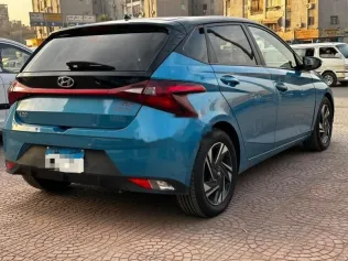 هيونداي I20 2022 أزرق غامق مستعملة للبيع