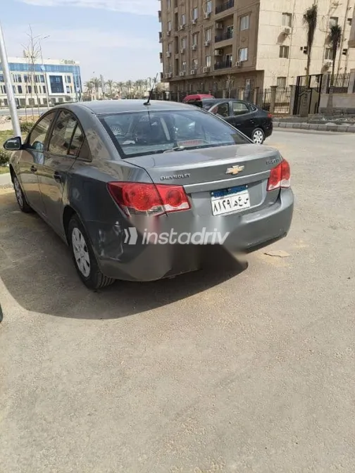 شيفروليه كروز 2010 فضي مستعملة للبيع - 2