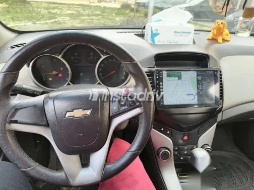 شيفروليه كروز 2010 فضي مستعملة للبيع - 3