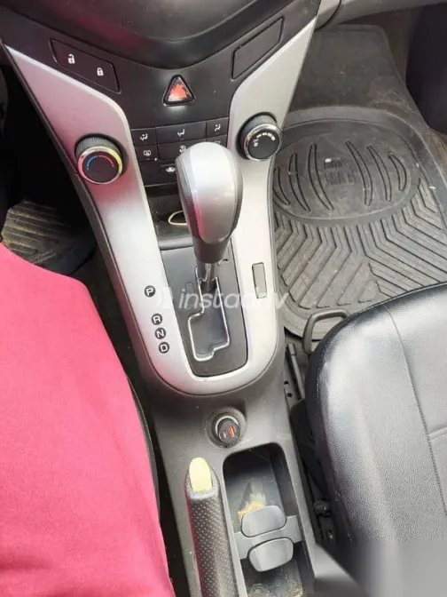 شيفروليه كروز 2010 فضي مستعملة للبيع - 4