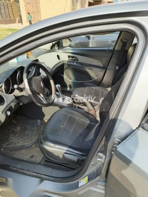 شيفروليه كروز 2010 فضي مستعملة للبيع - 7