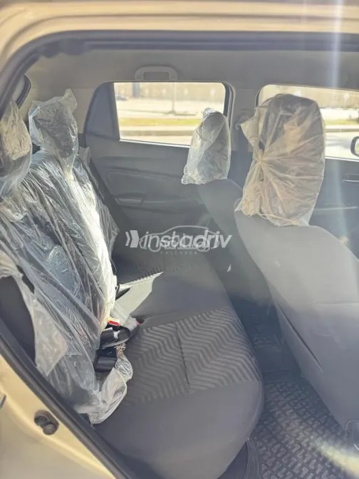 سوزوكى سويفت 2022 أبيض مستعملة للبيع - 4