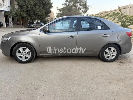Kia Cerato 2010 Silver Used for Sale - 4