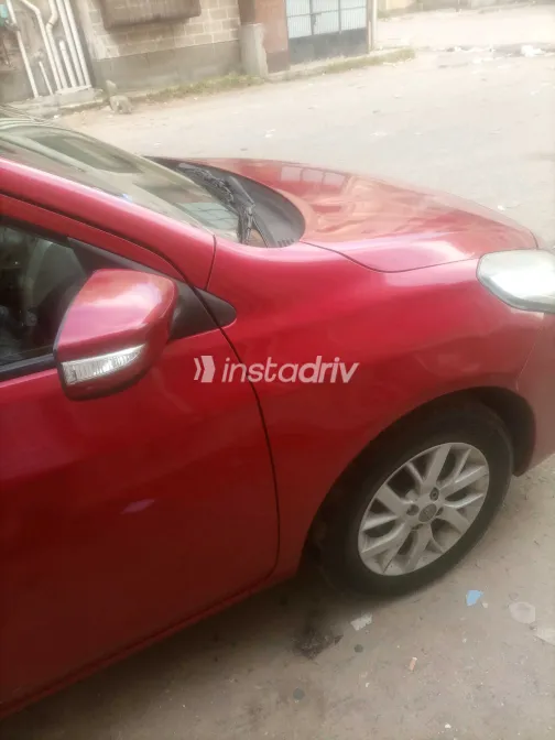 نيسان صنى 2022 أبيض مستعملة للبيع - 2