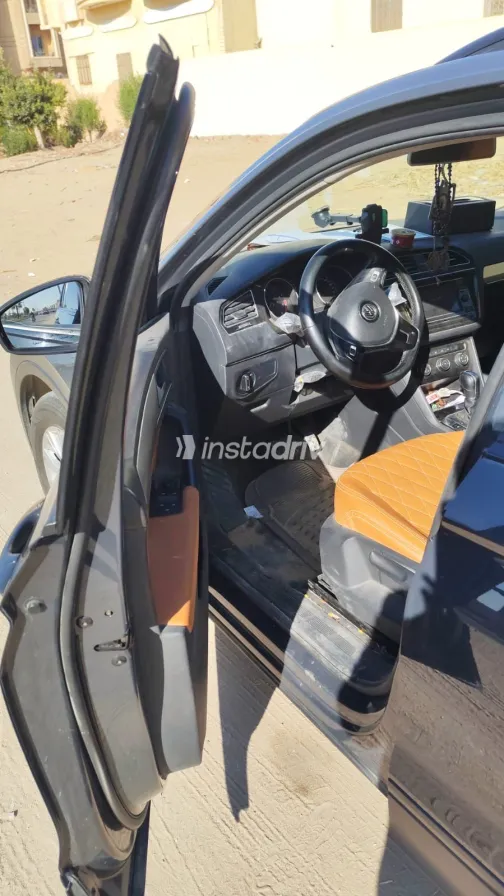 Volkswagen Tiguan 2018 White Used for Sale - 9