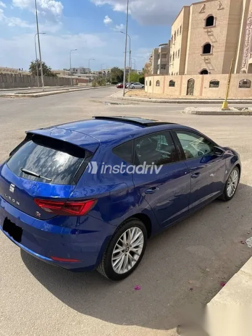 سيات ليون 2018 أزرق غامق مستعملة للبيع - 2