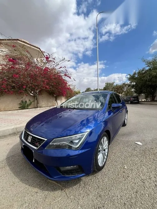 سيات ليون 2018 أزرق غامق مستعملة للبيع - 4