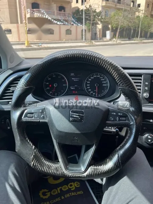 سيات ليون 2018 أزرق غامق مستعملة للبيع - 8