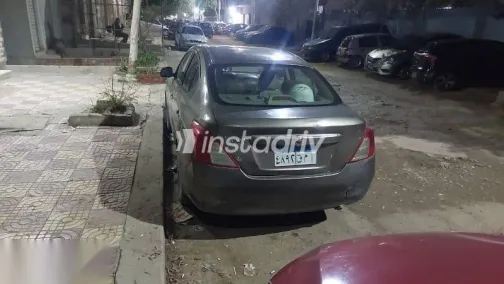 نيسان صنى 2014 ذهبي مستعملة للبيع - 4