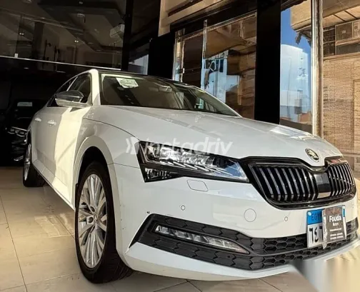 سكودا سوبيرب 2024 أبيض مستعملة للبيع - 3