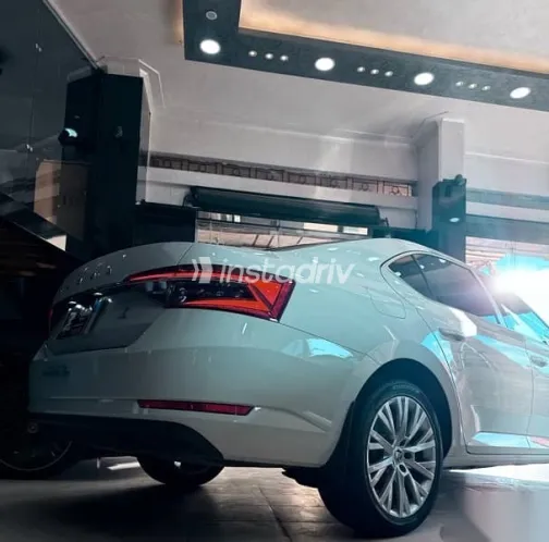 سكودا سوبيرب 2024 أبيض مستعملة للبيع - 8