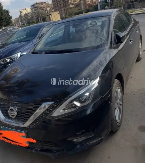 نيسان سنترا 2023 أسود مستعملة للبيع - 2