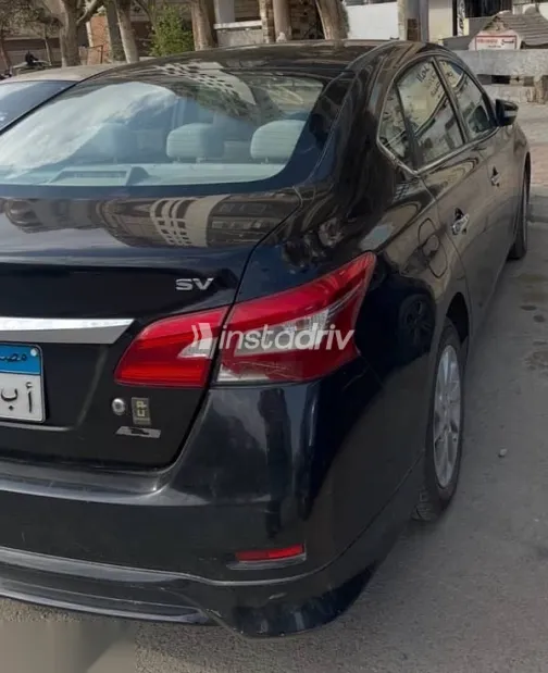 نيسان سنترا 2023 أسود مستعملة للبيع - 4