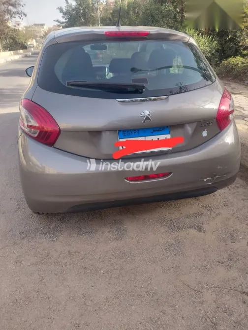 Peugeot 208 2013 Gold Used for Sale - 2
