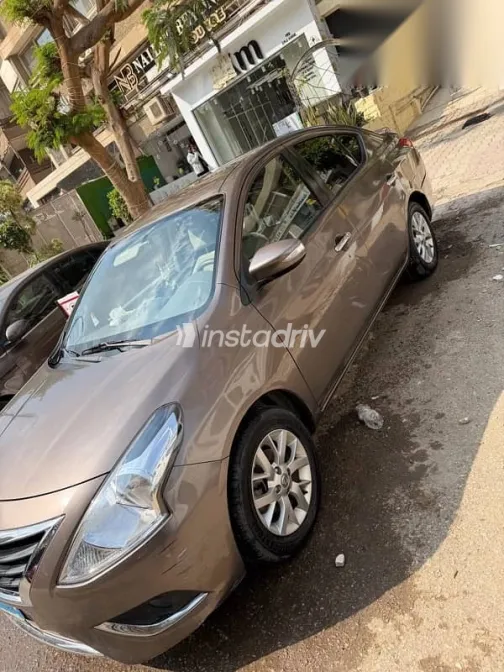 Nissan Sunny 2023 Gold Used for Sale - 3