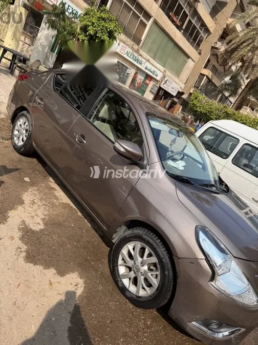 Nissan Sunny 2023 Gold Used for Sale - 4
